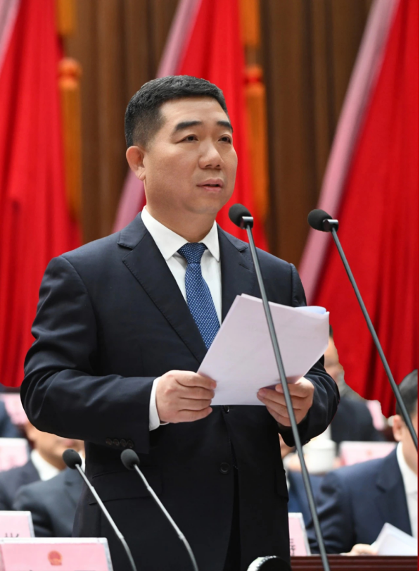 陈玉国主持秦皇岛市十五届人大八次会议